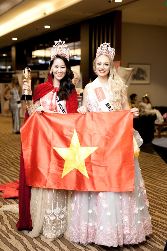 Chồng và con trai chính là động lực giúp Dương Thùy Linh đăng quang Hoa hậu Phụ nữ Toàn thế giới 2018 - Ảnh 3.