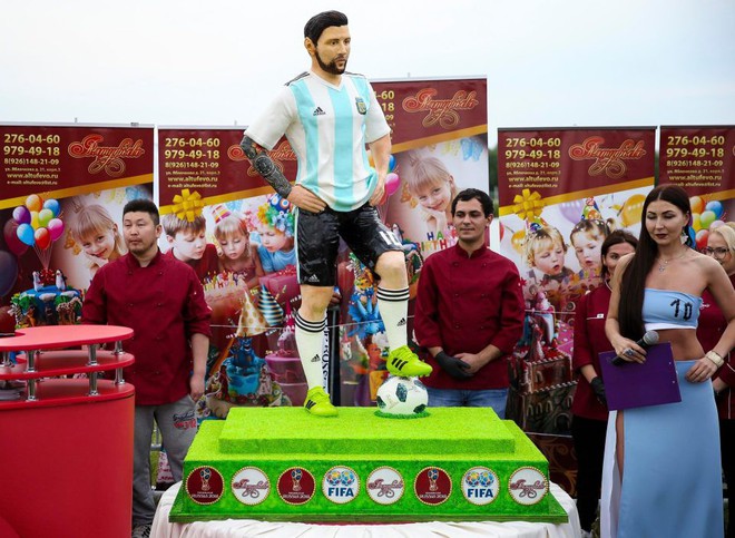 Messi mừng sinh nhật tuổi 31 trong t&acirc;m b&atilde;o - Ảnh 4.