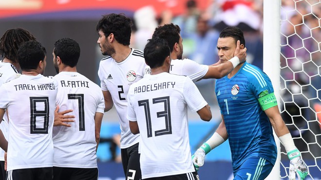 Thủ m&ocirc;n Ai Cập ph&aacute; kỷ lục cầu thủ lớn tuổi nhất thi đấu ở World Cup - Ảnh 2.