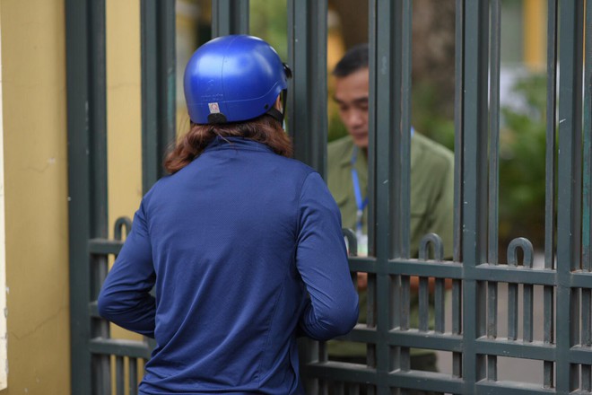 Đ&atilde; kết th&uacute;c thời gian l&agrave;m b&agrave;i m&ocirc;n Ngoại ngữ, sĩ tử mang theo chiếc th&igrave;a nổi nhất h&ocirc;m nay! - Ảnh 15.