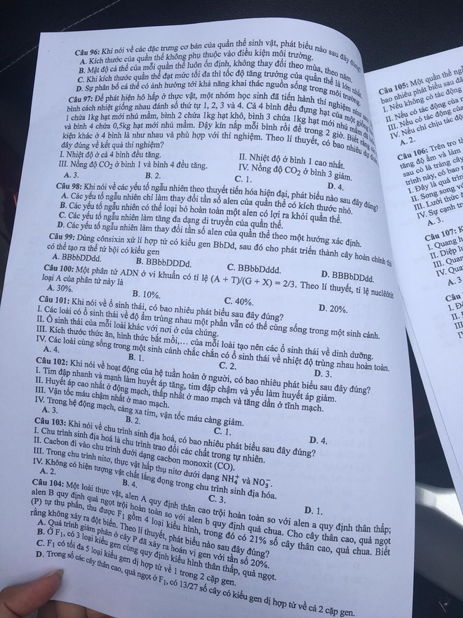 Đề thi môn Sinh học dài và khó! Thí sinh khoanh bừa vì không đủ thời gian làm bài! - Ảnh 2.