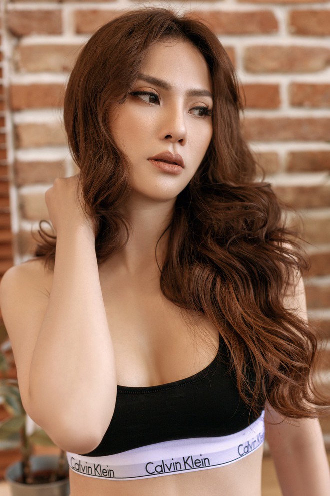 Cận cảnh gương mặt kh&aacute;c lạ của Thu Thủy sau khi vướng nghi vấn sửa mũi - Ảnh 1.