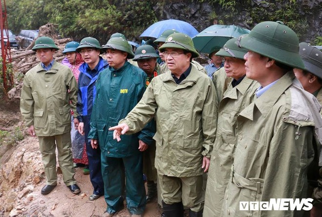 Chồng bị lũ cuốn đi trước mặt vợ ở Lai Châu: Bao giờ mới tìm được chồng cháu các bác ơi? - Ảnh 11.