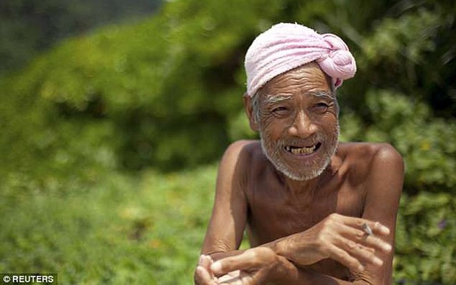 Cuộc sống trên hoang đảo không mảnh vải che thân của cụ ông 82 tuổi - Ảnh 5.