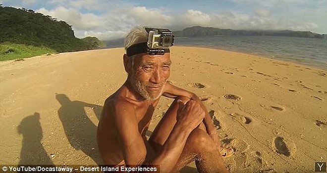 Cuộc sống trên hoang đảo không mảnh vải che thân của cụ ông 82 tuổi - Ảnh 10.