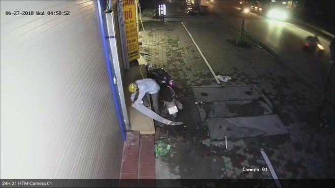 Hà Nội: Sáng sớm cầm que đi khều trộm camera an ninh, thanh niên bị chủ nhà đăng clip lên MXH dằn mặt - Ảnh 3.