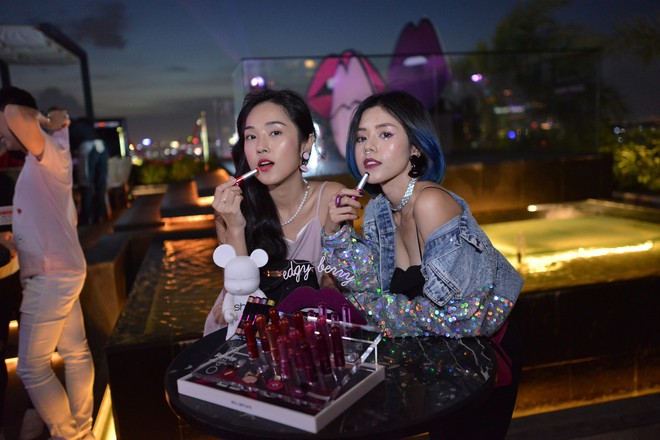 Những khoảnh khắc l&agrave;m nổi bật thần th&aacute;i của ca sĩ Min c&ugrave;ng c&aacute;c c&ocirc; n&agrave;ng c&aacute; t&iacute;nh - Ảnh 10.