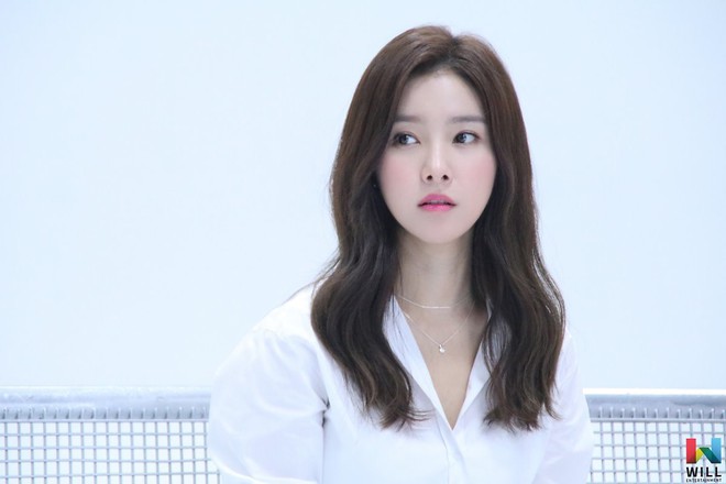 N&agrave;ng ch&aacute;o xinh xuất sắc trong hậu trường, nhưng lỗ mũi kh&ocirc;ng b&igrave;nh thường của c&ocirc; mới l&agrave; điều g&acirc;y ch&uacute; &yacute; - Ảnh 2.