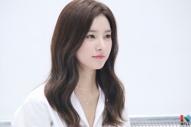 N&agrave;ng ch&aacute;o xinh xuất sắc trong hậu trường, nhưng lỗ mũi kh&ocirc;ng b&igrave;nh thường của c&ocirc; mới l&agrave; điều g&acirc;y ch&uacute; &yacute; - Ảnh 4.