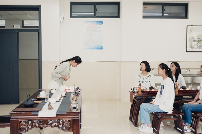Trung Quốc mở kh&oacute;a học dạy c&aacute;c c&ocirc; g&aacute;i l&agrave;m thế n&agrave;o để trở th&agrave;nh người phụ nữ ho&agrave;n hảo - Ảnh 4.