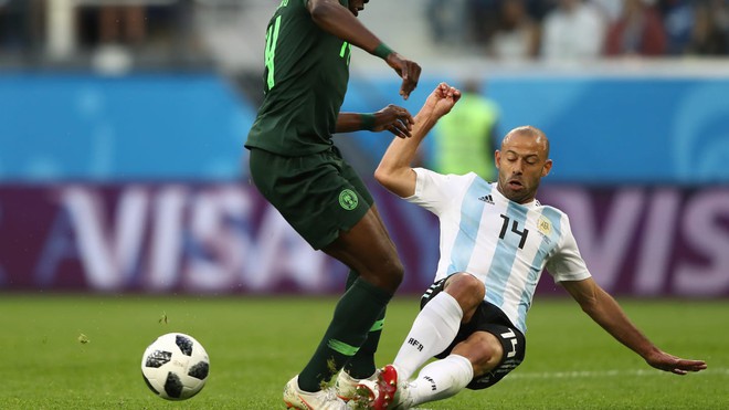 Khi Argentina kh&ocirc;ng c&ograve;n l&agrave; đội b&oacute;ng 1 người, tất cả c&ugrave;ng ch&aacute;y với Messi - Ảnh 8.