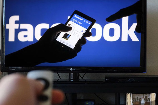 Facebook nghe lỏm th&oacute;i quen xem TV bằng micro tr&ecirc;n smartphone  - Ảnh 1.