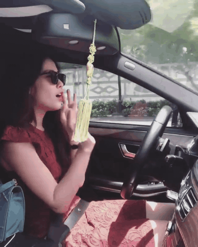 Bạn gái Hoài Lâm bức xúc trước clip Nam Em buông hai tay lúc lái xe - Ảnh 2.