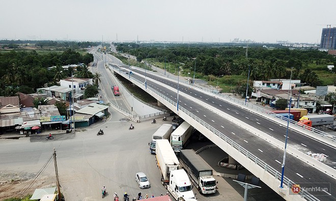 Chuyên gia giao thông nói gì về cầu vượt hơn 200 tỷ đồng ở Sài Gòn mới thông xe được 1 ngày thì bị sụt lún? - Ảnh 2.