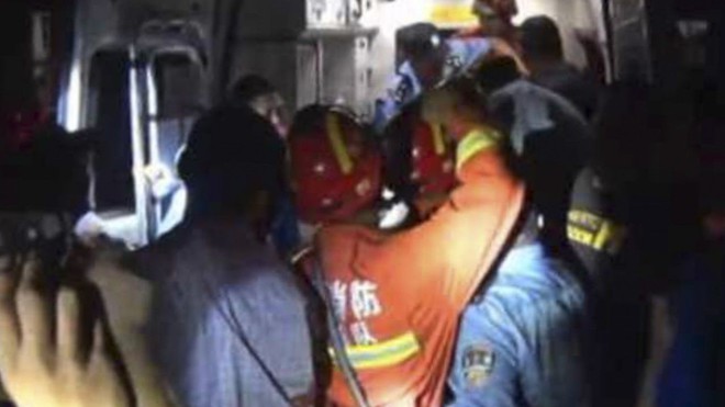 Thanh niên nặng 200kg bị thương khi đang tắm, nhân viên y tế bó tay đành phải gọi đội cứu hộ thiên tai tới giải cứu anh chàng - Ảnh 1.