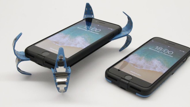 Tha hồ hành hạ smartphone với 3 mẫu ốp lưng cực dị chuyên dành cho dân hậu đậu này - Ảnh 1.
