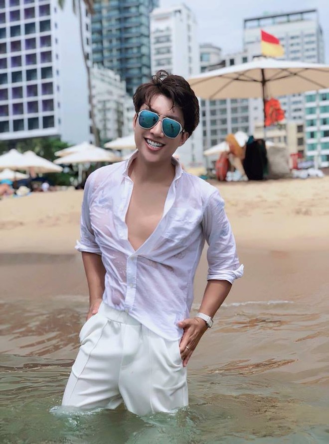 Loạt ảnh mới của &quot;b&#225;c sĩ nam thần&quot; bệnh viện Phụ sản H&#224; Nội lại l&#224;m tan tim hội chị em - Ảnh 3.