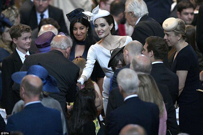 Angelina Jolie xuất hiện cực xinh đẹp và quý phái tại sự kiện của Hoàng gia Anh - Ảnh 4.