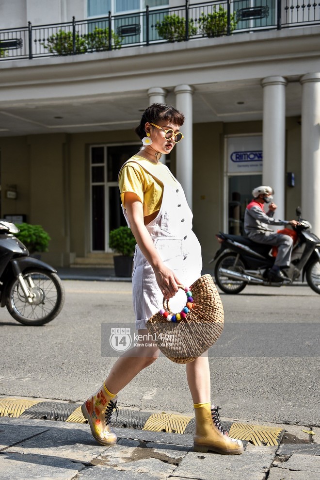 Street style 2 miền: Sài Gòn cool ngầu phá cách bao nhiêu, Hà Nội lại đơn giản nữ tính bấy nhiêu - Ảnh 15.