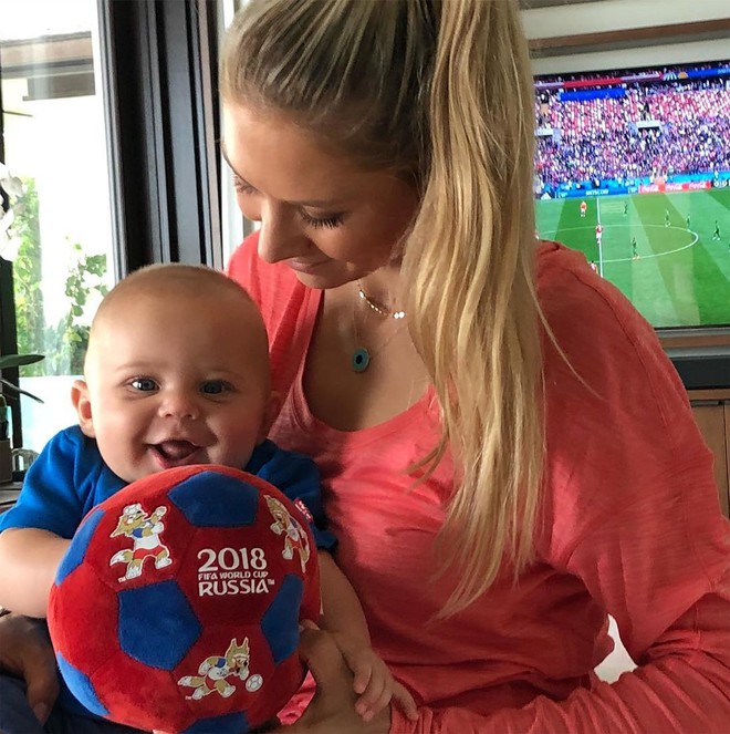 Loạt si&ecirc;u sao quốc tế c&ugrave;ng c&aacute;c con nhỏ h&ograve;a v&agrave;o kh&ocirc;ng kh&iacute; rạo rực của World Cup 2018 - Ảnh 12.