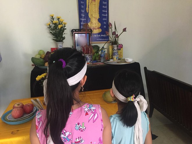 Hai b&eacute; g&aacute;i l&acirc;m v&agrave;o cảnh mồ c&ocirc;i v&igrave; bố mất chưa l&acirc;u, nay mẹ cũng gặp tai nạn tử vong thương t&acirc;m - Ảnh 6.