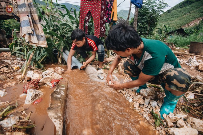 Xót xa cảnh người chồng mất cả vợ và con trong mưa lũ Hà Giang: Thằng Cồ về chỉ khóc thôi, không nói chuyện được - Ảnh 15.