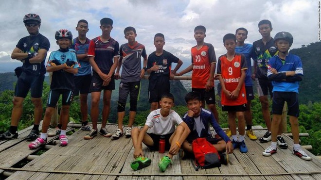 7 ngày trong bóng tối, Thái Lan chạy đua với thời gian giải cứu 12 thiếu niên và huấn luyện viên - Ảnh 1.