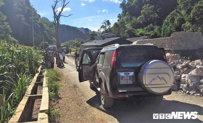 Vỏ lựu đạn ngổn ngang, mùi thuốc súng khét lẹt tại sào huyệt của trùm ma túy bị tiêu diệt ở Lóng Luông - Ảnh 4.