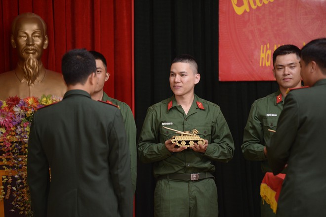 Sao nhập ngũ: Gin Tuấn Kiệt, Hoàng Tôn khiến đồng đội mất ngủ chỉ vì quên mang... vớ - Ảnh 10.