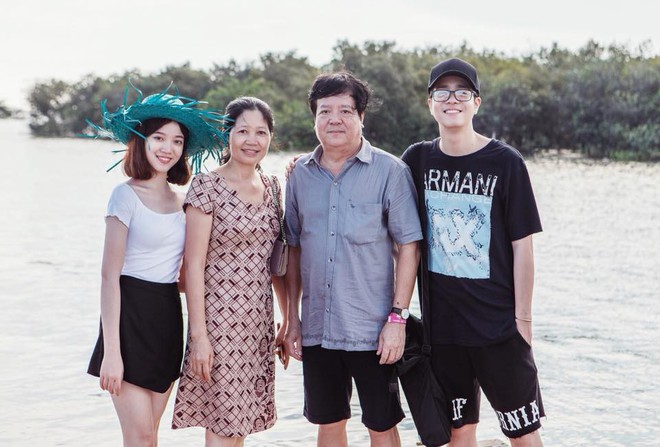 Hội em trai, em g&aacute;i &iacute;t khi khoe của sao Vbiz: Kh&ocirc;ng nổi tiếng nhưng người xinh như hoa, kẻ c&oacute; th&agrave;nh t&iacute;ch học tập đ&aacute;ng ngưỡng mộ - Ảnh 19.