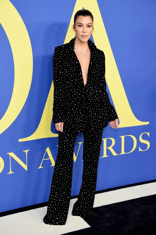 Lên nhận giải của CFDA, Kim Kardashian tự châm biếm: Tôi chẳng mấy khi mặc đồ mà lại được nhận giải thưởng thời trang - Ảnh 10.