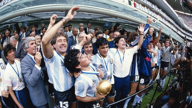 Siêu phẩm của Maradona vào lưới đội tuyển Anh đẹp nhất lịch sử World Cup - Ảnh 1.