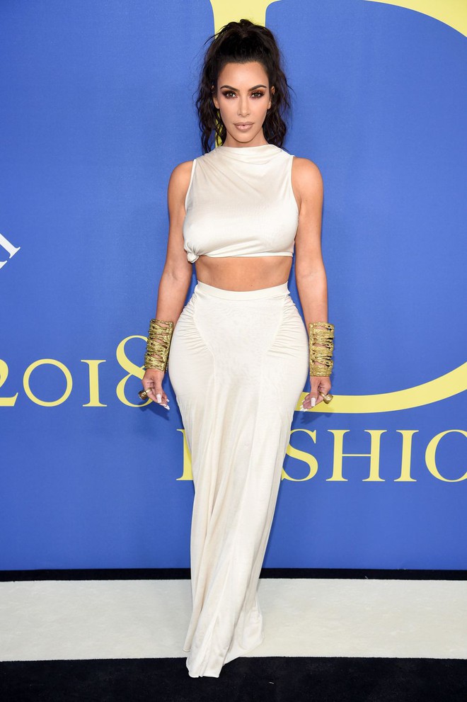 Lên nhận giải của CFDA, Kim Kardashian tự châm biếm: Tôi chẳng mấy khi mặc đồ mà lại được nhận giải thưởng thời trang - Ảnh 2.