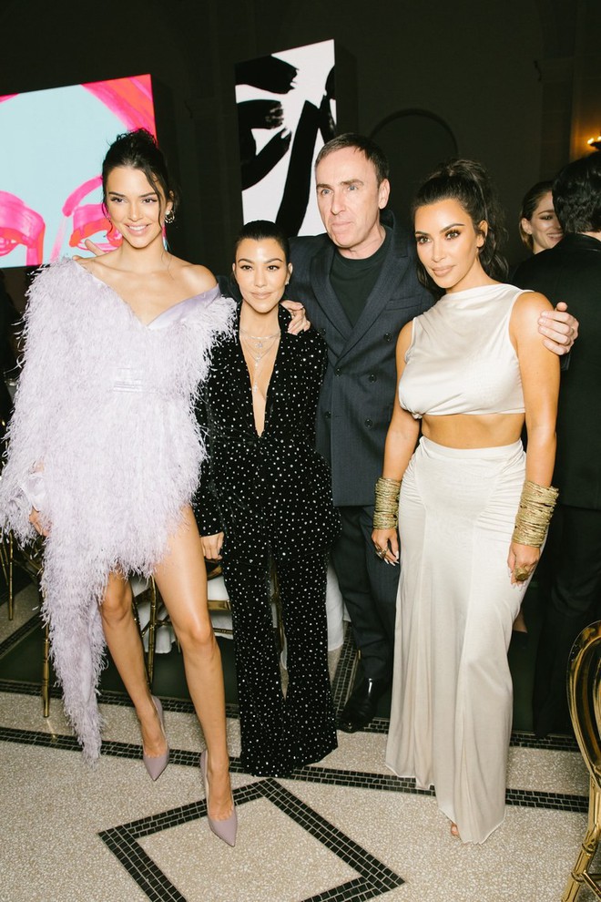 Lên nhận giải của CFDA, Kim Kardashian tự châm biếm: Tôi chẳng mấy khi mặc đồ mà lại được nhận giải thưởng thời trang - Ảnh 4.