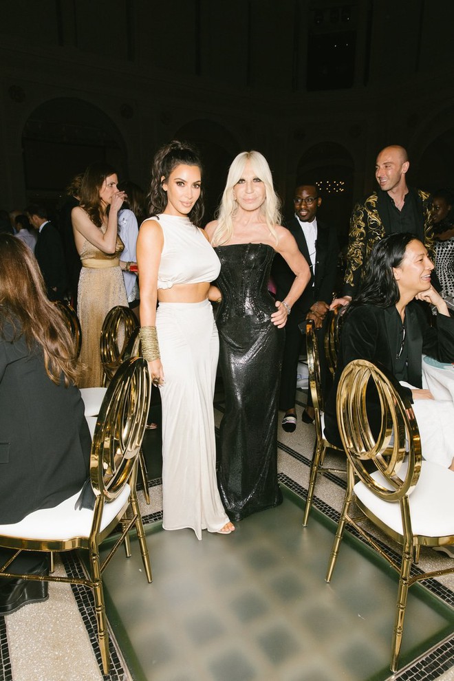 Lên nhận giải của CFDA, Kim Kardashian tự châm biếm: Tôi chẳng mấy khi mặc đồ mà lại được nhận giải thưởng thời trang - Ảnh 5.