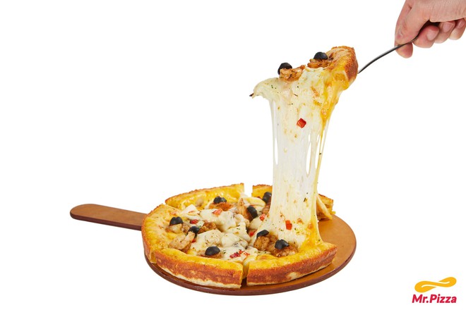 Mr.Pizza tung ra si&ecirc;u phẩm pizza viền kem chuối ngon độc đ&aacute;o, bạn đ&atilde; thử chưa? - Ảnh 2.