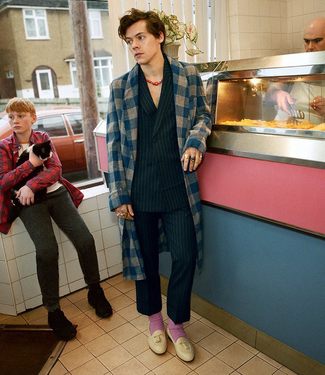 Harry Styles giờ đẹp xuất sắc, chắc hội người y&ecirc;u cũ phải tiếc lắm - Ảnh 1.