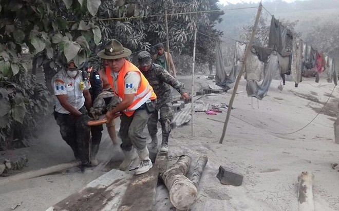 Thảm họa núi lửa Guatemala phun trào làm 62 người chết - Ảnh 2.