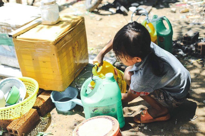 Chuyện của c&ocirc; b&eacute; 9 tuổi sống ở b&atilde;i r&aacute;c Ph&uacute; Quốc v&agrave; ch&agrave;ng kỹ sư n&ocirc;ng nghiệp đi khắp đất nước kể chuyện trẻ thơ - Ảnh 5.