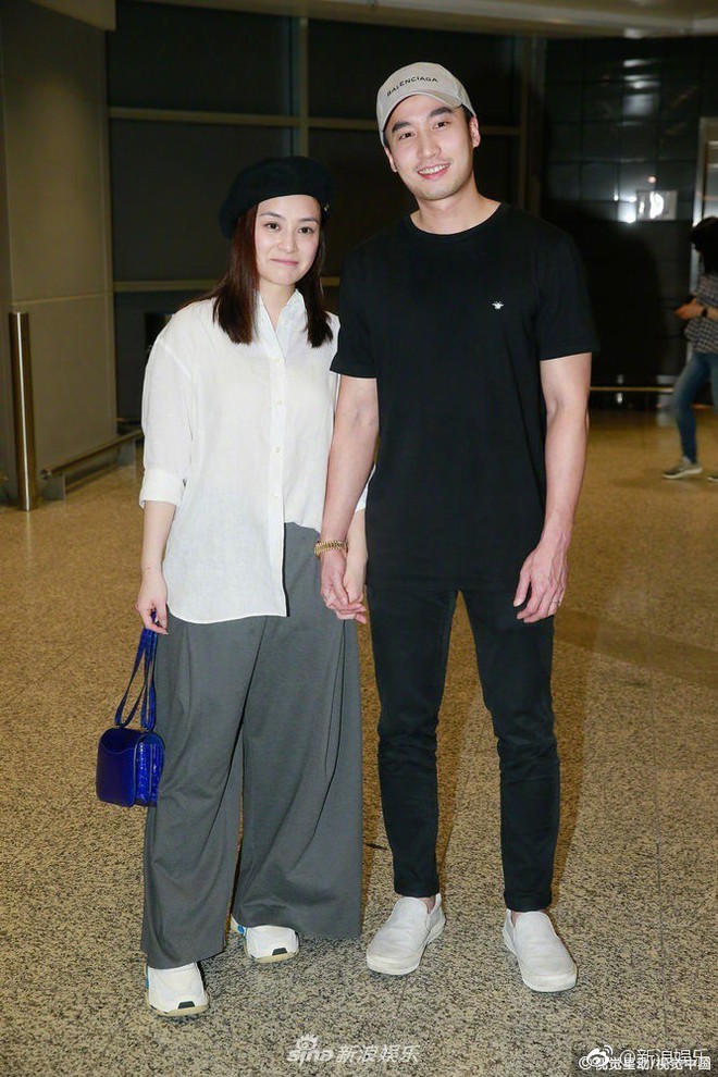 Chung H&acirc;n Đồng bẽn lẽn khi lần đầu xuất hiện b&ecirc;n &ocirc;ng x&atilde;, khoe kh&eacute;o nhẫn kim cương s&aacute;ng ch&oacute;i tr&ecirc;n tay - Ảnh 7.