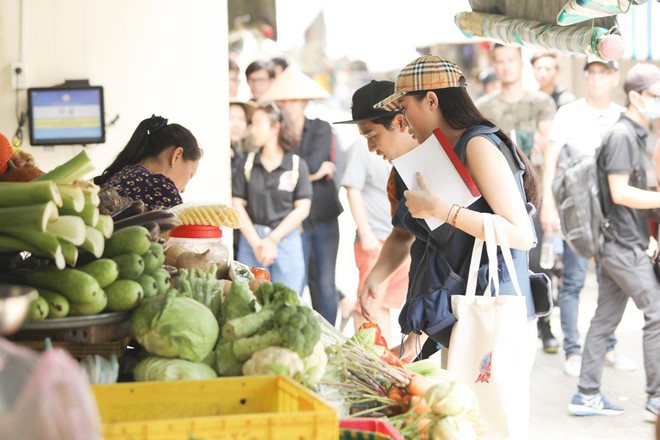 Vất vả vì mang bầu, Hương Giang còn bực bội vì bị Trường Giang lơ là - Ảnh 7.