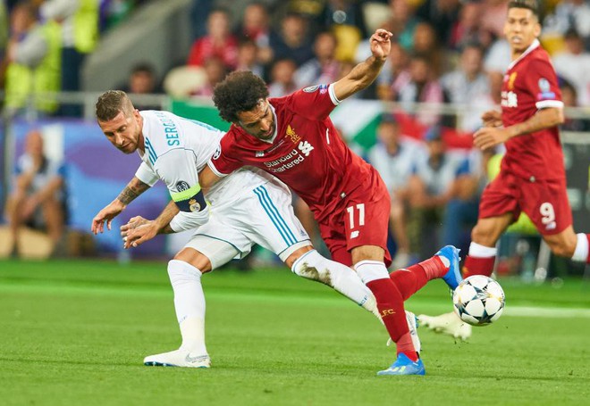 Ramos phản pháo hài hước trước cáo buộc gây chấn thương cho Salah và Karius - Ảnh 2.