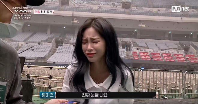 Diễn tập thôi mà Wanna One đã khiến nữ hoàng nhạc số thế hệ mới khóc lên khóc xuống - Ảnh 1.