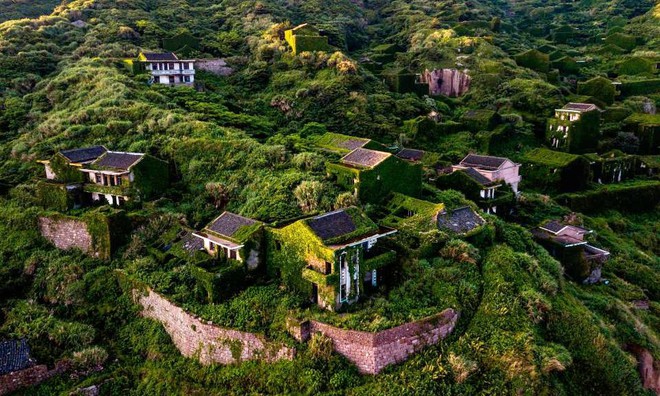 Gh&eacute; thăm l&agrave;ng ch&agrave;i bị bỏ hoang ở Trung Quốc: Kh&ocirc;ng b&oacute;ng người sinh sống nhưng mang vẻ đẹp huyền b&iacute; kh&ocirc;ng kh&aacute;c chốn bồng lai ti&ecirc;n cảnh - Ảnh 4.