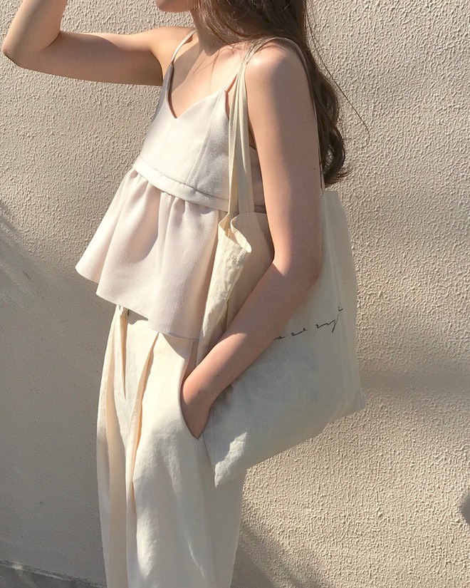 Ng&agrave;y n&oacute;ng diện đồ white-on-white l&agrave; chuẩn nhất, v&agrave; đ&acirc;y l&agrave; 14 c&ocirc;ng thức m&aacute;t mẻ tuyệt xinh d&agrave;nh cho bạn - Ảnh 3.
