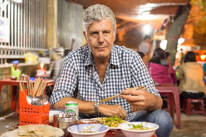 Những hình ảnh đáng nhớ của đầu bếp Anthony Bourdain trong hành trình khám phá ẩm thực Việt Nam - Ảnh 3.