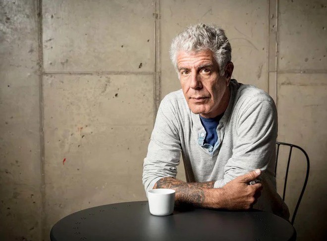 Anthony Bourdain - Đầu bếp từng đến Việt Nam cùng ông Obama qua đời ở tuổi 61 do tự tử - Ảnh 2.