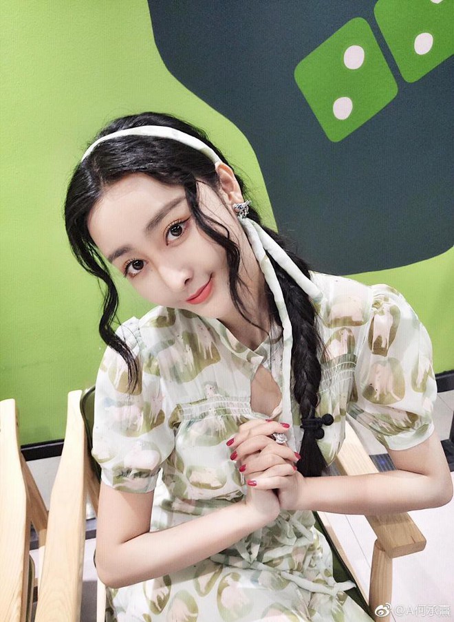 Nhiều báo quốc tế đăng nhầm ảnh người khác khi đưa tin về Phạm Băng Băng, cư dân mạng truy tìm ngay danh tính cô gái may mắn - Ảnh 2.