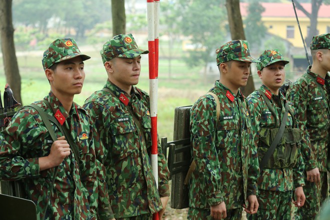 Sao nhập ngũ: Hoàng Tôn làm động tác như lật đật khiến chỉ huy cũng không nhịn được cười - Ảnh 3.