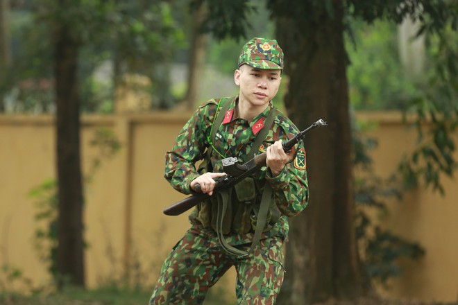 Sao nhập ngũ: Hoàng Tôn làm động tác như lật đật khiến chỉ huy cũng không nhịn được cười - Ảnh 6.